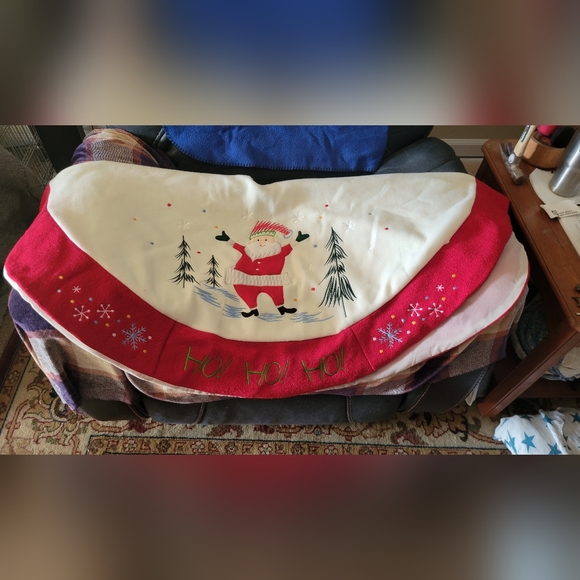 Christmas Tree Skirt - Picture 2 of 5